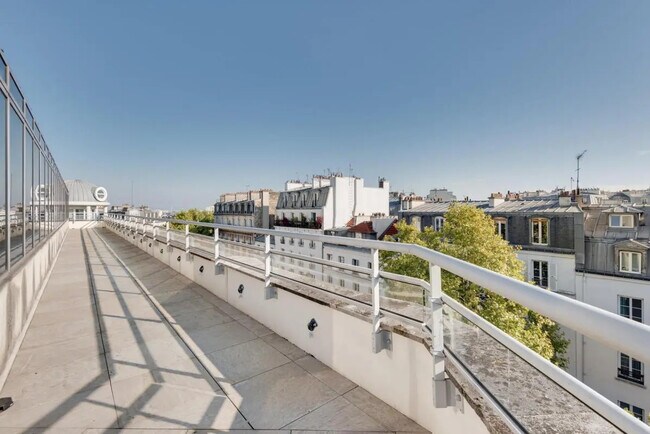 Plus de détails pour Place De Clichy, Paris - Bureau à louer
