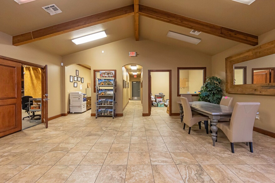 1302 SW Lee Blvd, Lawton, OK à louer - Photo intérieure – Image 3 sur 16