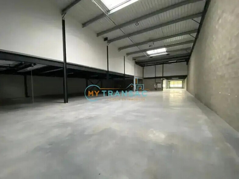 Local d'activités dans Gennevilliers à vendre - Photo de l’immeuble – Image 2 sur 11