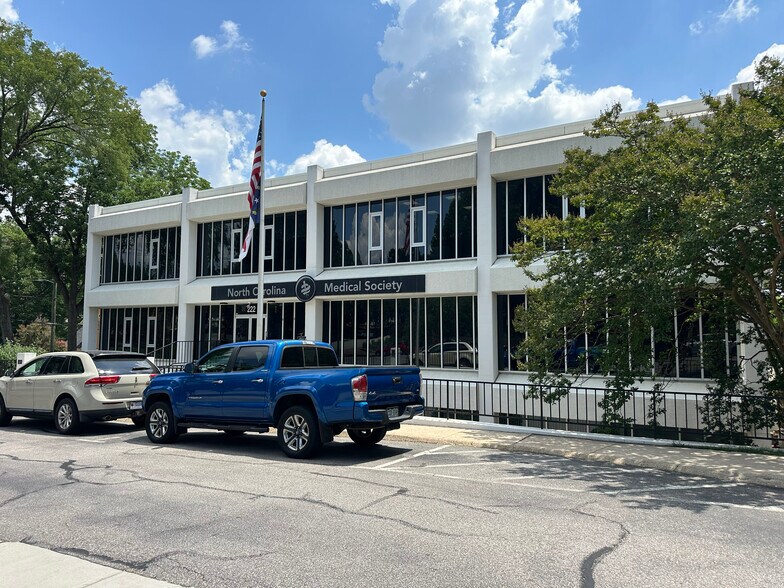 222 N Person St, Raleigh, NC à louer - Photo de l’immeuble – Image 1 sur 5