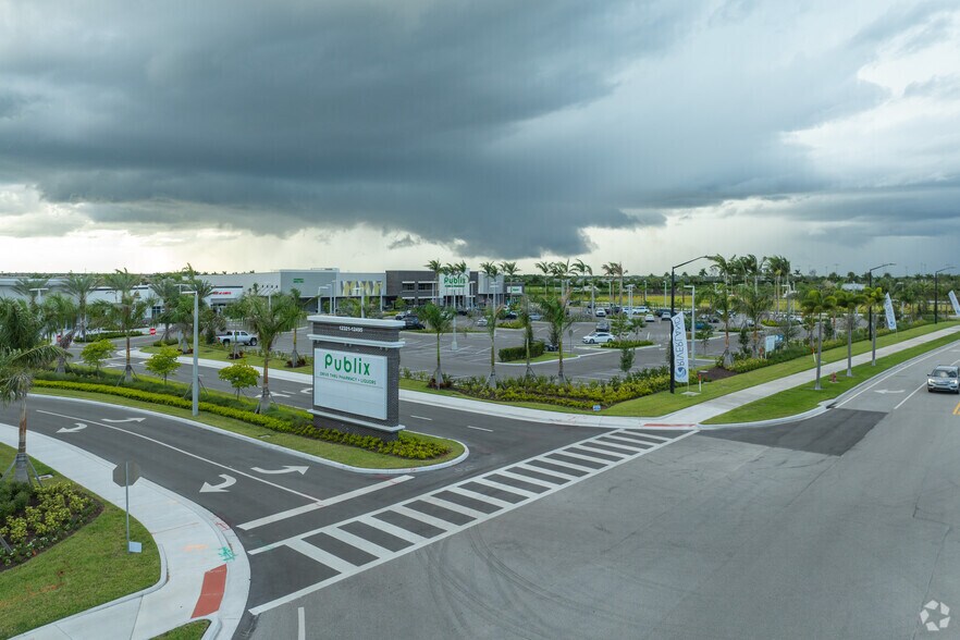 12385 Community Blvd, Port Saint Lucie, FL à louer - Photo de l’immeuble – Image 3 sur 4