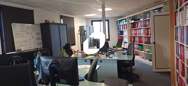 Bureau dans Aubergenville à louer - Photo intérieure – Image 3 sur 6