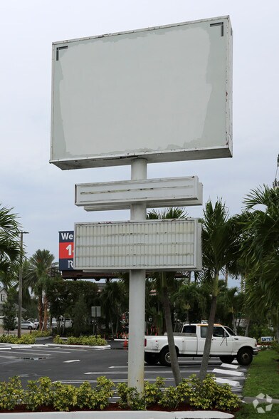 1696 S Military Trl, West Palm Beach, FL à louer - Photo de l’immeuble – Image 3 sur 27