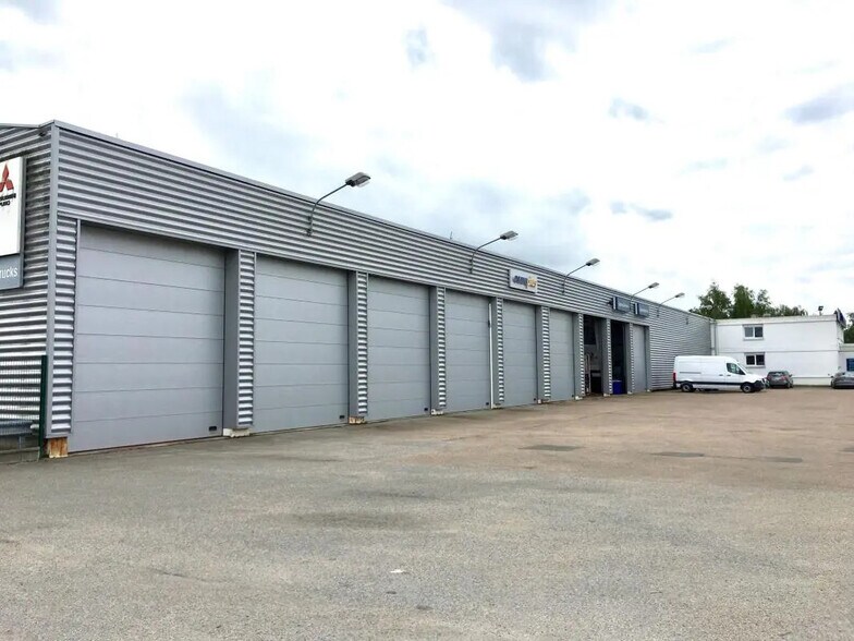 Local d’activités dans Évreux à louer - Photo de l’immeuble – Image 2 sur 3