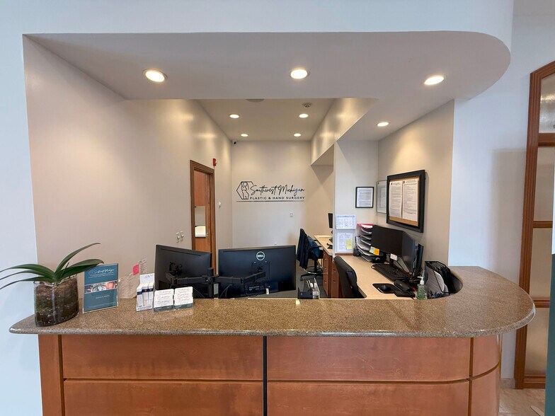 7971 Moorsbridge Rd, Portage, MI à vendre - Photo intérieure – Image 3 sur 27