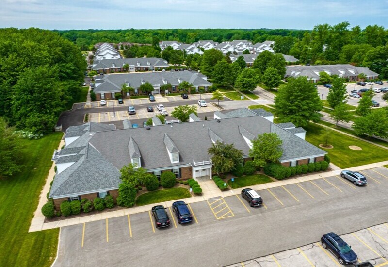7010 Engle Rd, Middleburg Heights, OH à louer - Photo de l’immeuble – Image 2 sur 16