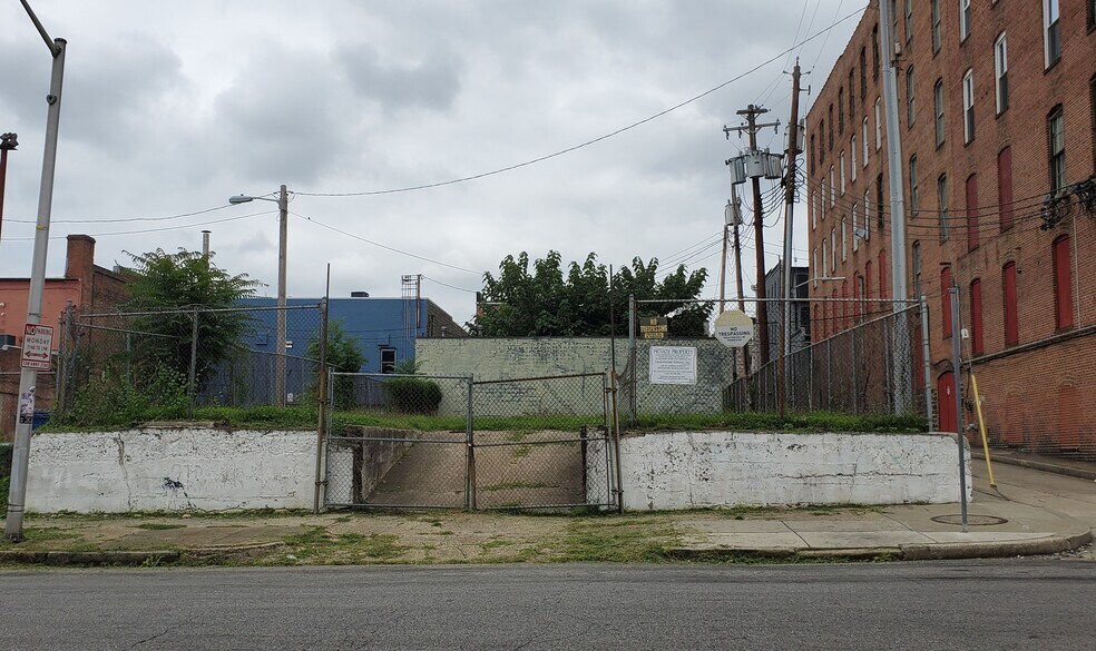 208 S Pulaski St, Baltimore, MD à louer - Photo de l’immeuble – Image 3 sur 3