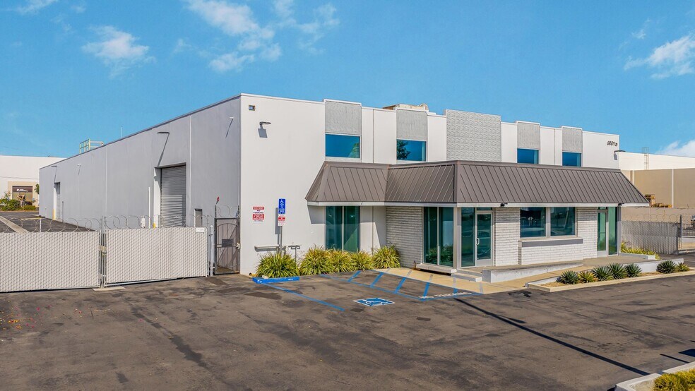 3601-3605 W Pendleton Ave, Santa Ana, CA à louer - Photo de l’immeuble – Image 3 sur 7