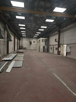 Plus de détails pour Local d'activités à louer