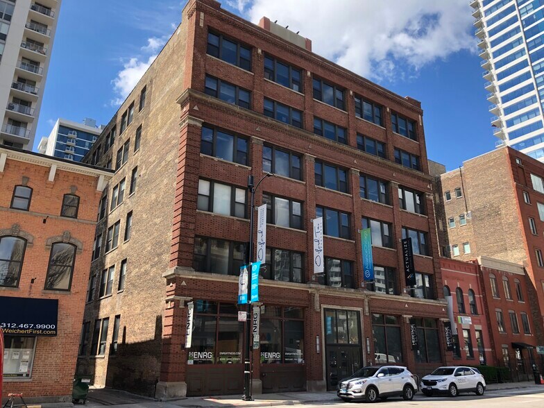 215 W Ohio St, Chicago, IL à vendre - Photo de l’immeuble – Image 2 sur 18