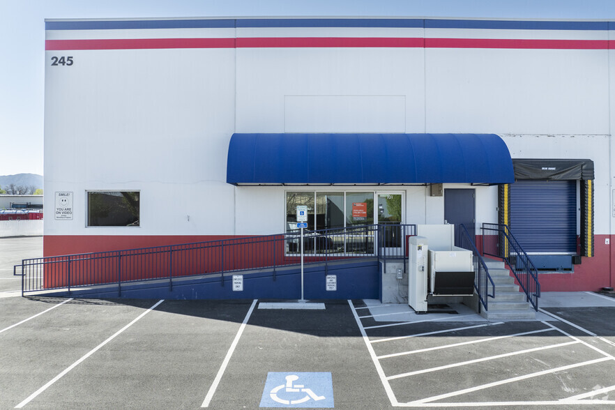 245 Coney Island Dr, Sparks, NV à vendre - Photo de l’immeuble – Image 3 sur 7