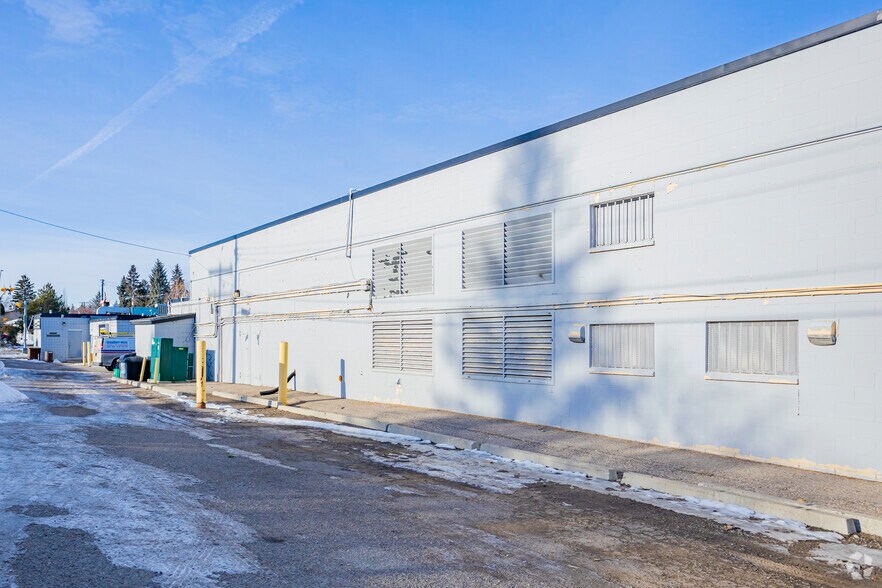 9620 Elbow Dr SW, Calgary, AB à louer - Photo de l’immeuble – Image 2 sur 3