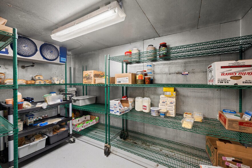 110 S Pine St, Nevada City, CA à louer - Photo de l’immeuble – Image 2 sur 35