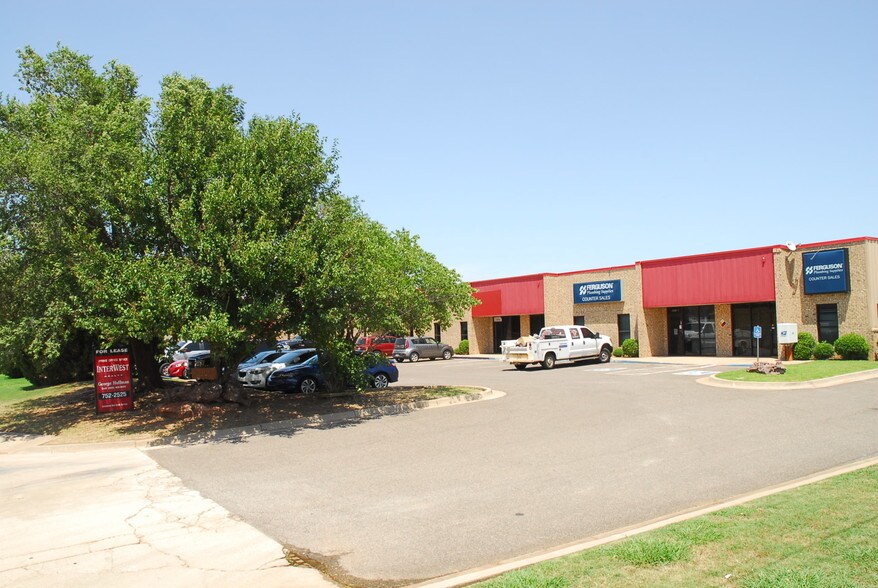 2600 Linda Ln, Edmond, OK à louer - Photo de l’immeuble – Image 1 sur 11