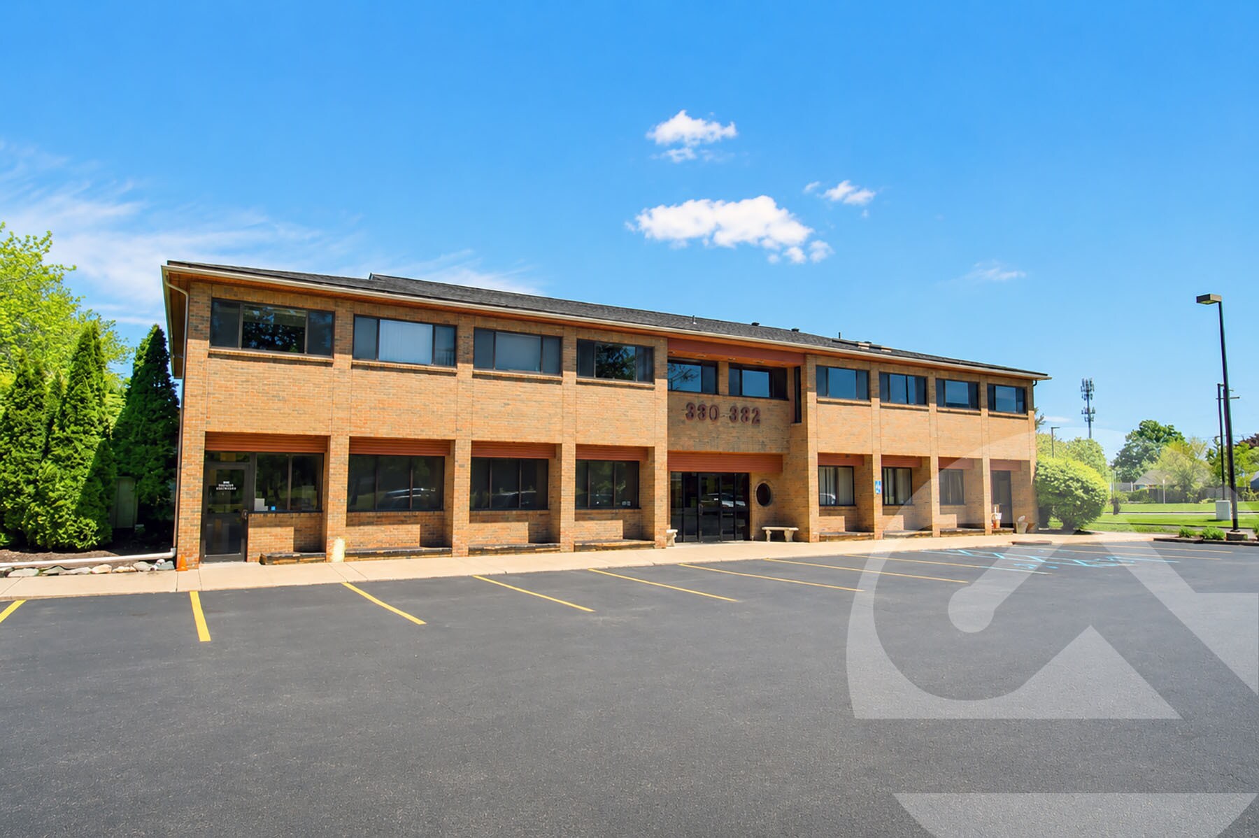 330-332 W Tienken Rd, Rochester Hills, MI à louer Photo de l’immeuble– Image 1 sur 2