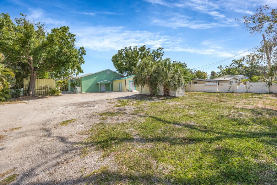 826 W Shell Point Rd, Ruskin, FL à vendre - Photo de l’immeuble – Image 2 sur 20