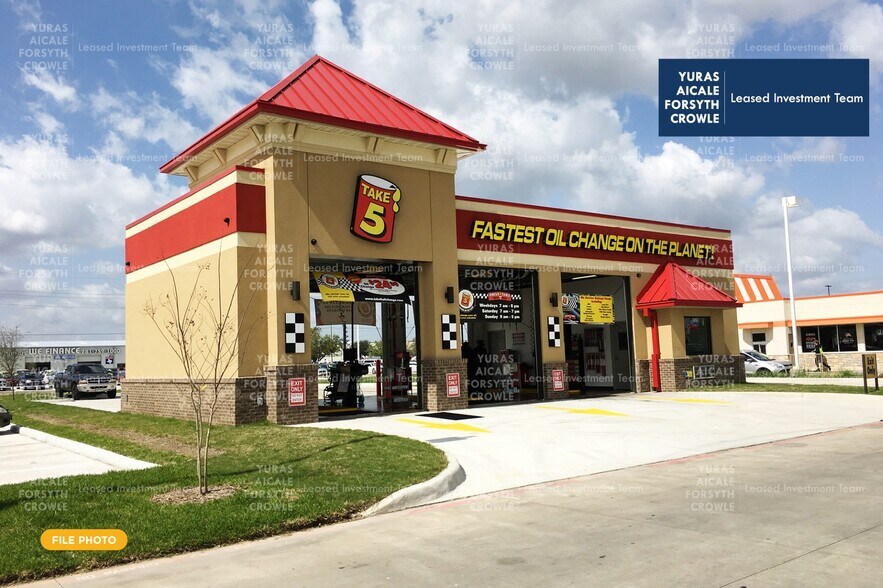 11825 S Highway 6, Sugar Land, TX à vendre - Photo de l’immeuble – Image 1 sur 7