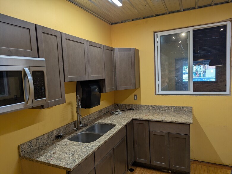 122 N Main St, Washington, IL à louer - Photo de l’immeuble – Image 3 sur 11