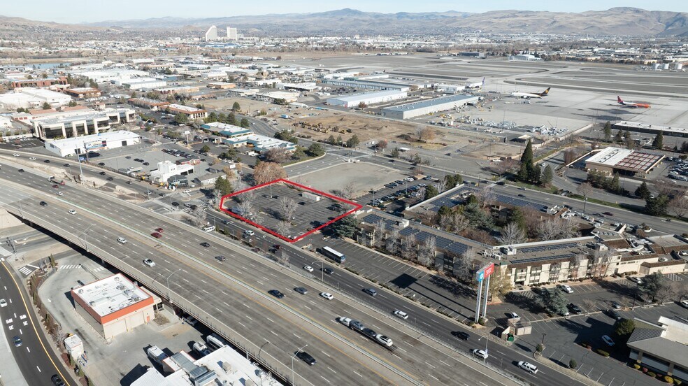 1535 Terminal Way, Reno, NV à louer - Photo de l’immeuble – Image 2 sur 5