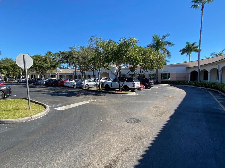 2525 Embassy Dr S, Cooper City, FL à louer - Photo de l’immeuble – Image 1 sur 14