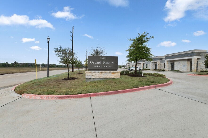 23410 Grand Reserve Dr, Katy, TX à vendre - Photo de l’immeuble – Image 2 sur 8