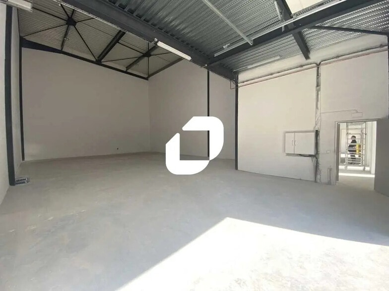 Local d’activités dans Pontoise à louer - Photo intérieure – Image 3 sur 8