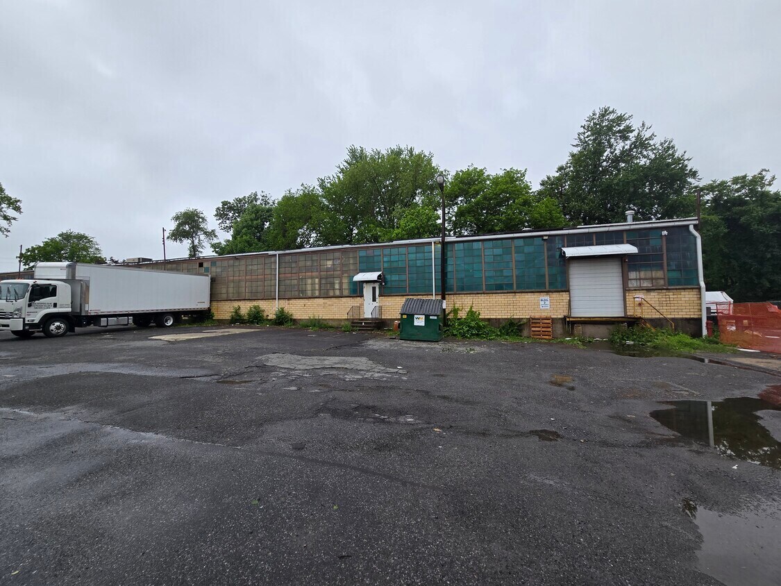 2 Whitehead rd, Hamilton, NJ à louer Photo principale– Image 1 sur 8