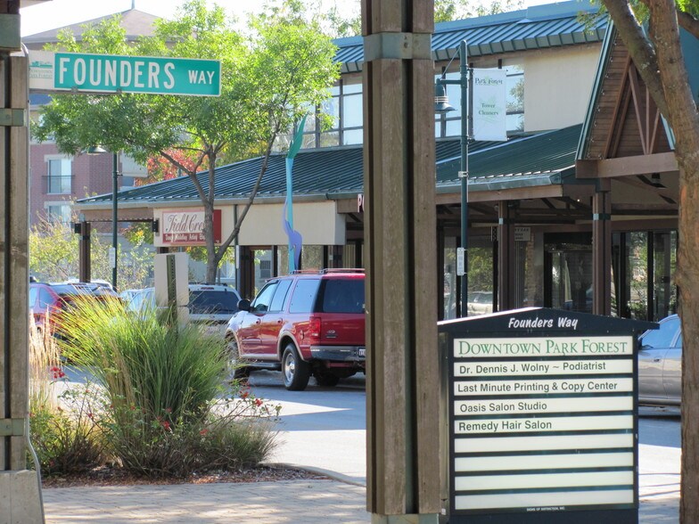 201-299 Main St, Park Forest, IL à louer - Photo de l’immeuble – Image 3 sur 4