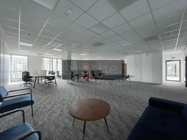 Bureau dans Bruges à louer - Photo de l’immeuble – Image 1 sur 7
