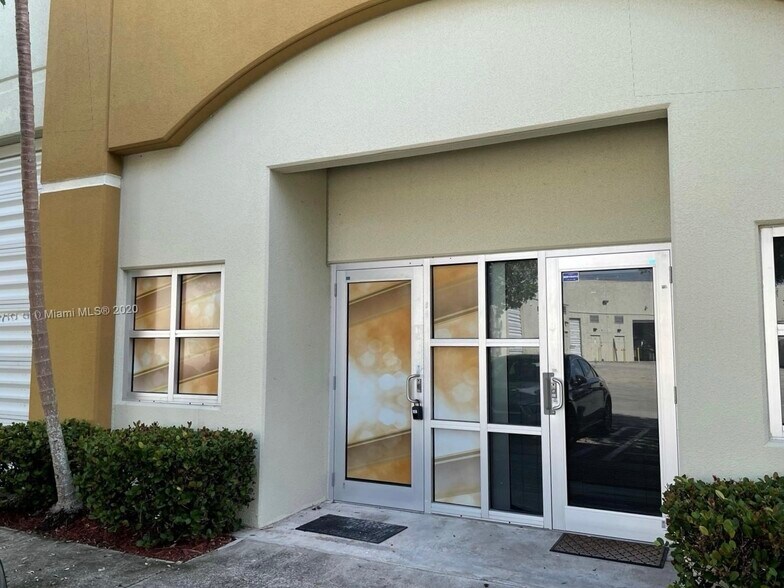 1845 NW 112th Ave, Miami, FL à vendre - Photo de l’immeuble – Image 2 sur 18