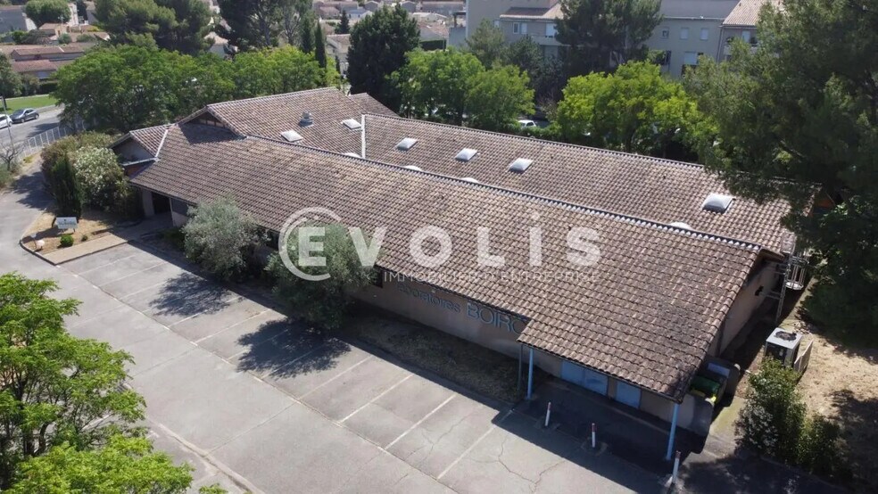 Local commercial dans Le Pontet à vendre - Photo de l’immeuble – Image 2 sur 5