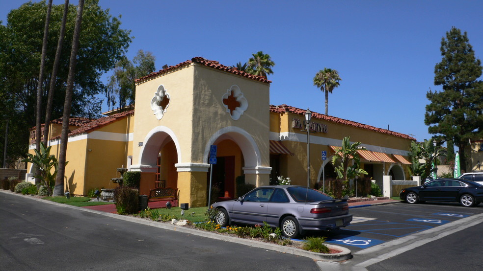 2498 Erringer Rd, Simi Valley, CA à louer - Photo de l’immeuble – Image 3 sur 8