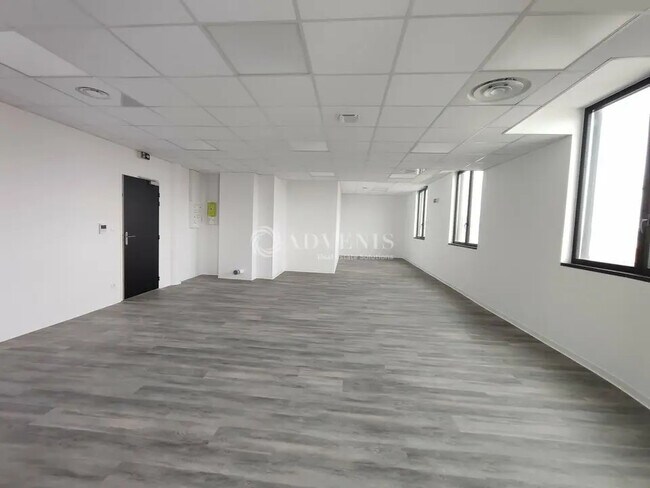 Plus de détails pour Bureau à vendre