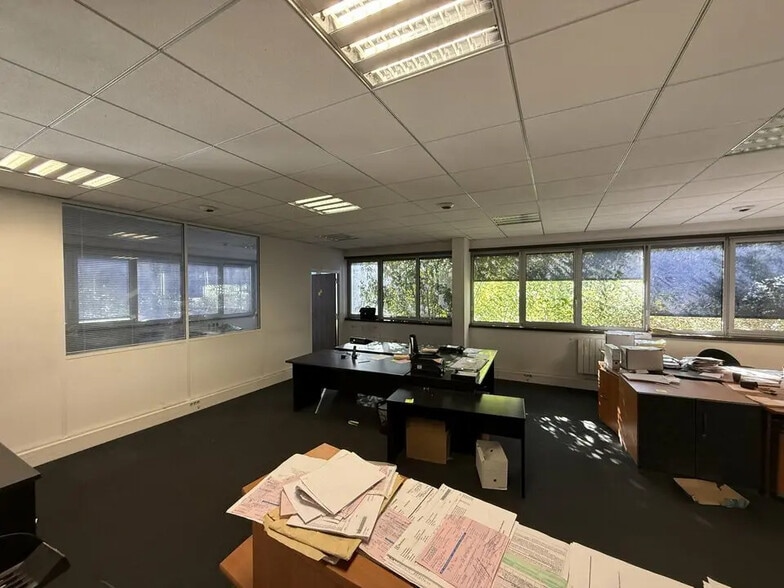 Bureau dans Villeneuve-la-Garenne à louer - Photo de l’immeuble – Image 2 sur 11