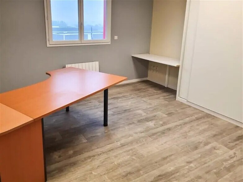 Bureau dans Yffiniac à louer - Photo intérieure – Image 2 sur 6