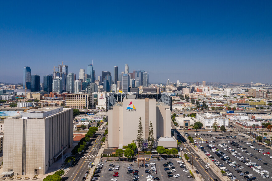 1933 S Broadway, Los Angeles, CA à louer - Photo de l’immeuble – Image 3 sur 5