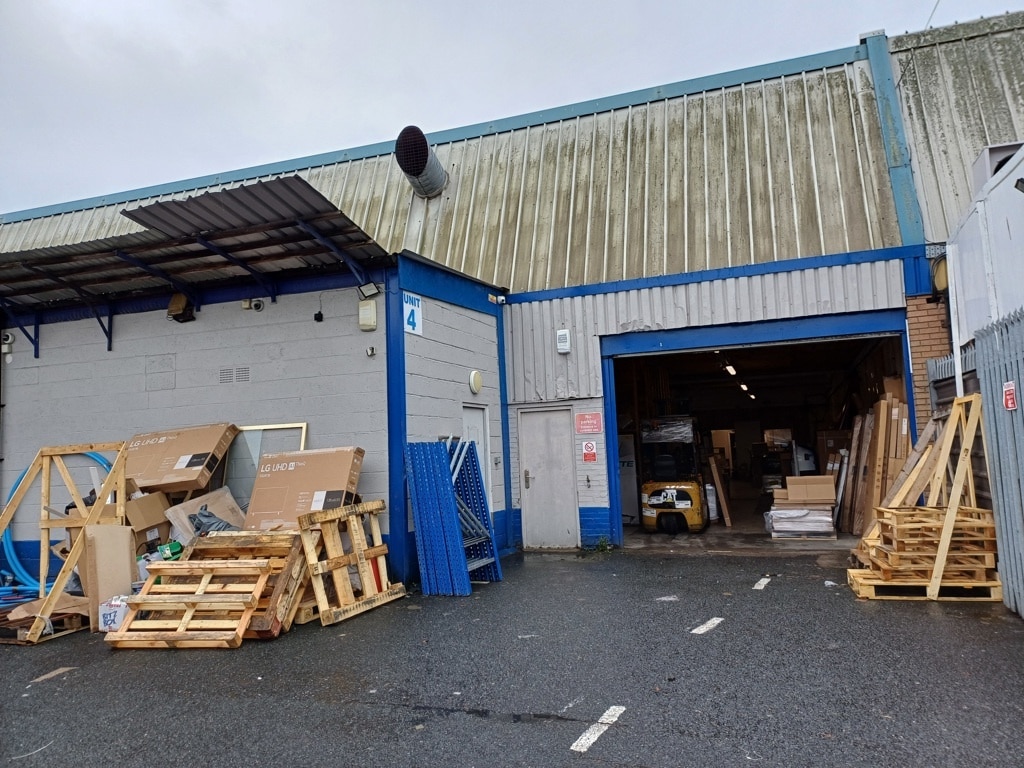 22 Bull Ln, Londres à louer Photo de l’immeuble– Image 1 sur 9