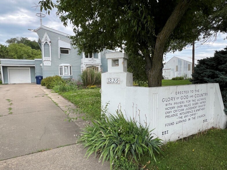 1826 Washington St, Pella, IA à vendre - Photo de l’immeuble – Image 2 sur 9