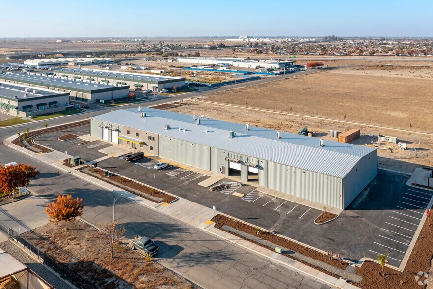 1450 Enterprise Dr, Lemoore, CA à vendre - Aérien – Image 2 sur 39