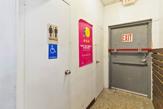 8431-8433 E Colonial Dr, Orlando, FL à louer Photo intérieure– Image 1 sur 9