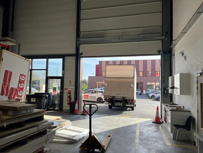 Plus de détails pour Bureau, Local d'activités à louer