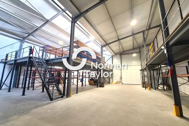 Plus de détails pour Local d’activités à vendre