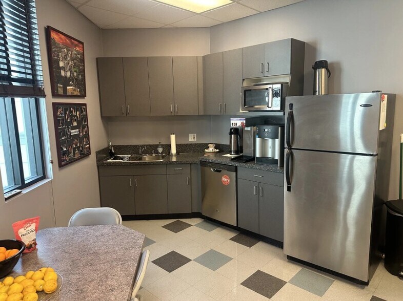 8570-8608 Utica Ave, Rancho Cucamonga, CA à vendre - Photo intérieure – Image 3 sur 9