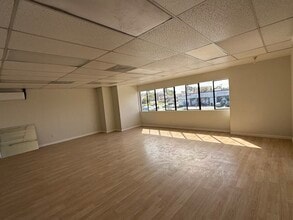 6959 Linda Vista Rd, San Diego, CA à louer Photo intérieure– Image 1 sur 11