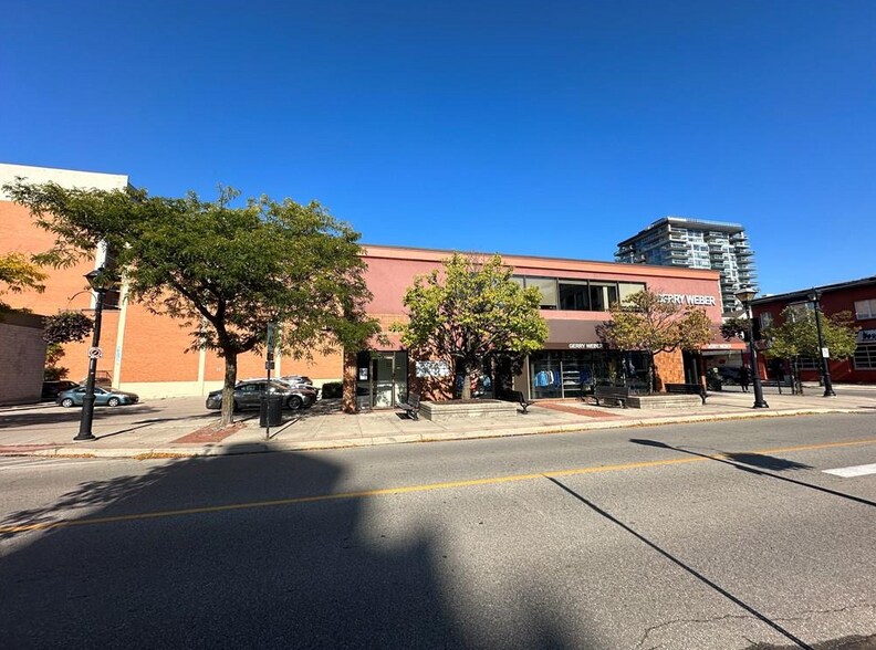 442 Brant St, Burlington, ON à louer - Photo de l’immeuble – Image 2 sur 8