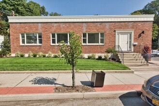 121 Pulaski Rd, Kings Park, NY à vendre Photo intérieure– Image 1 sur 9