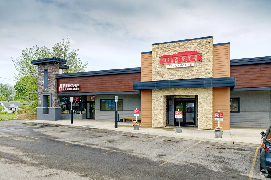 1942-1956 W Ridge Rd, Rochester, NY à louer - Photo de l’immeuble – Image 3 sur 11