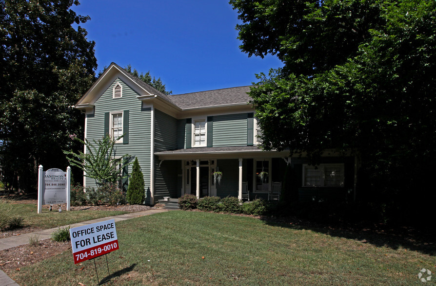 510 W John St, Matthews, NC à vendre - Photo principale – Image 1 sur 39