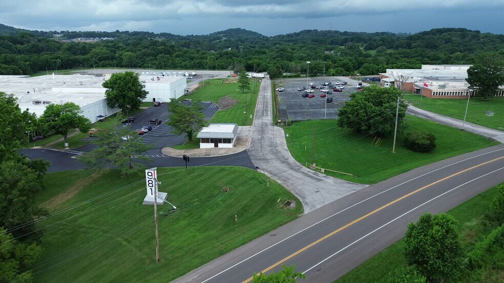 981 Industrial Park Rd, Columbia, TN à louer - Vidéo sur l’annonce professionnelle – Image 2 sur 44