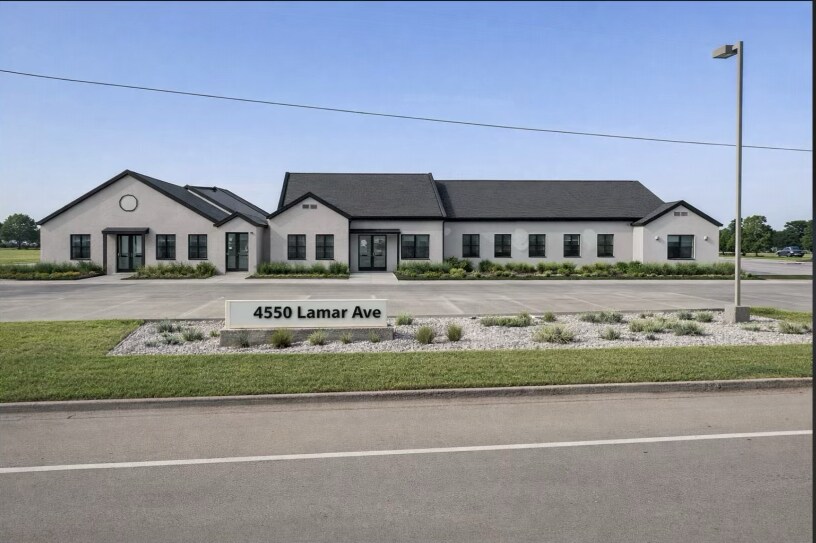 4550 Lamar Ave, Paris, TX à louer Photo principale– Image 1 sur 8